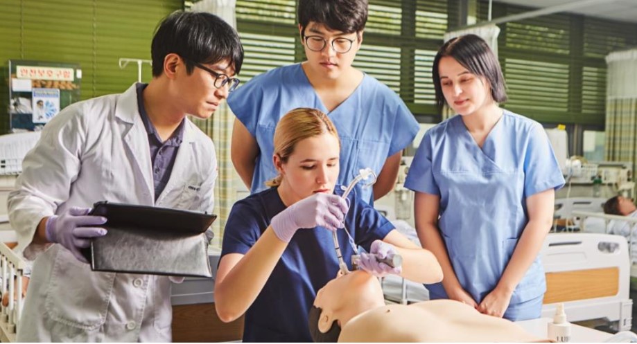 Mô hình mô phỏng huấn luyện quản lý đường thở cao cấp có phần mềm
